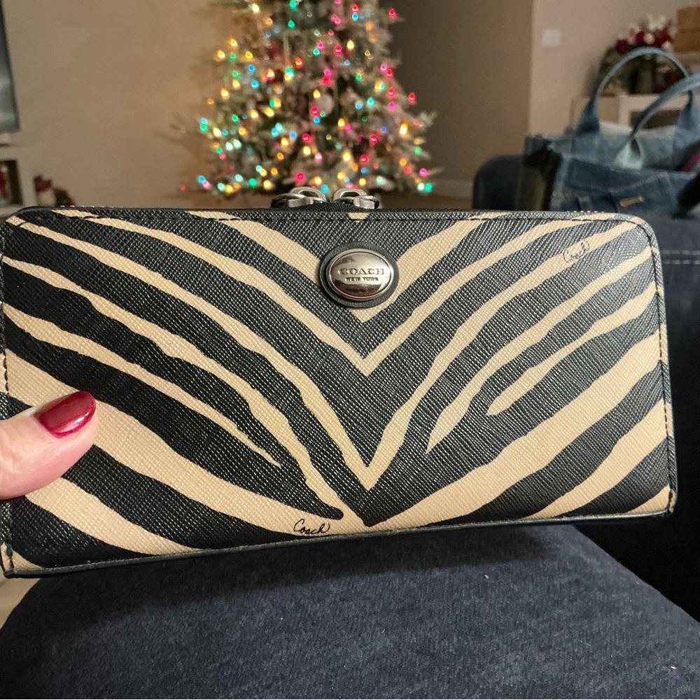 Coach Zebra Print Bag and Wallet Set in Black and Cream LIKE NEW GIFTABLE - Picture 11 of 16